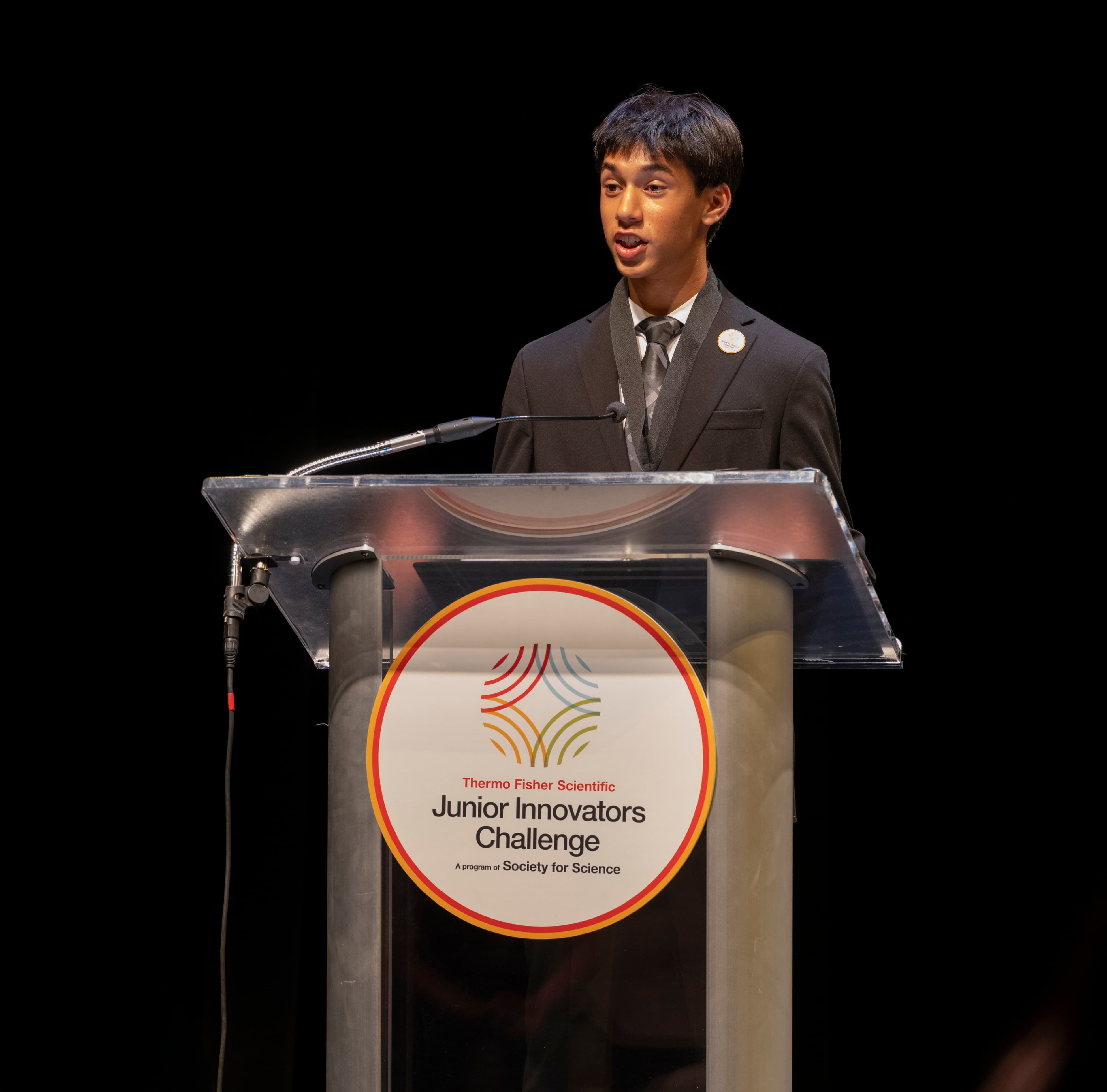 Akhil Nagori delivering the JIC class speech after being selected for the Leadership Award